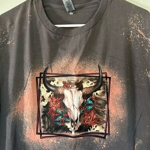 T-Shirt with Bull Skull Graphic